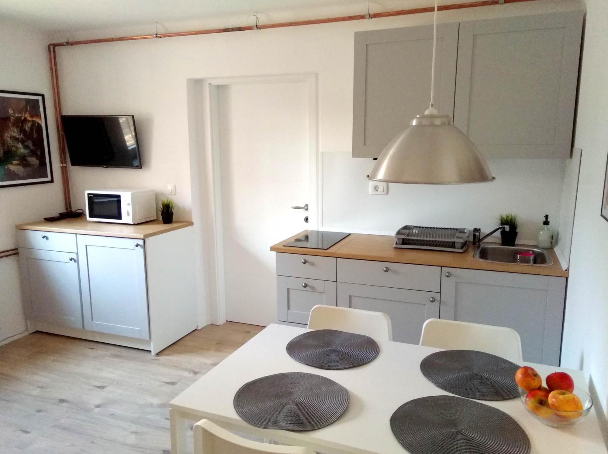 Apartment Tomc Любляна Экстерьер фото